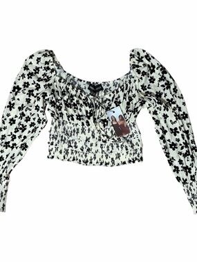 KENDALL & KYLIE Black and White Floral Smocked Puff-Sleeve Crop Top